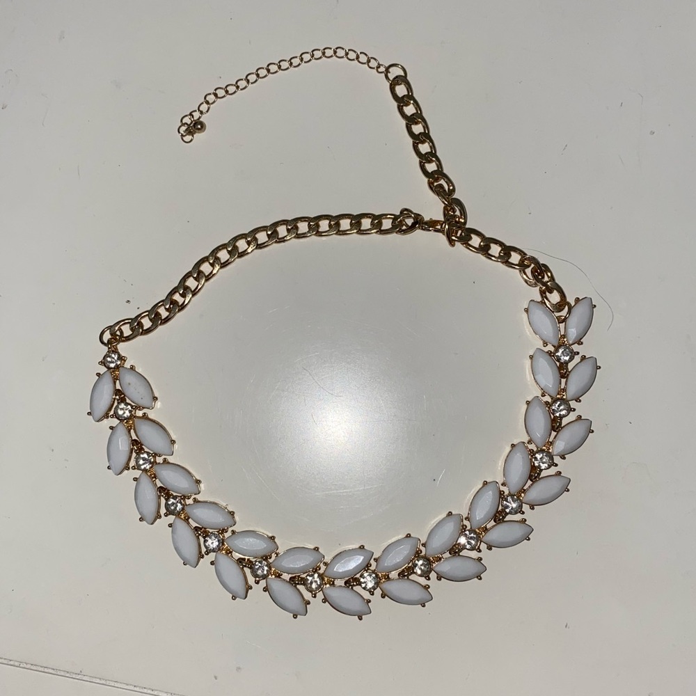 White/Gold flower necklace